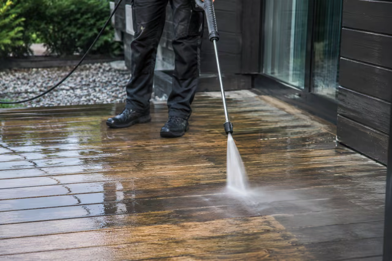 Damage to a wooden deck after cleaning with a pressure washer